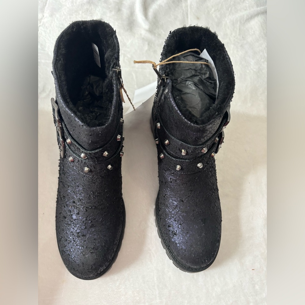 Ross and Snow Blue Moto Boots.
